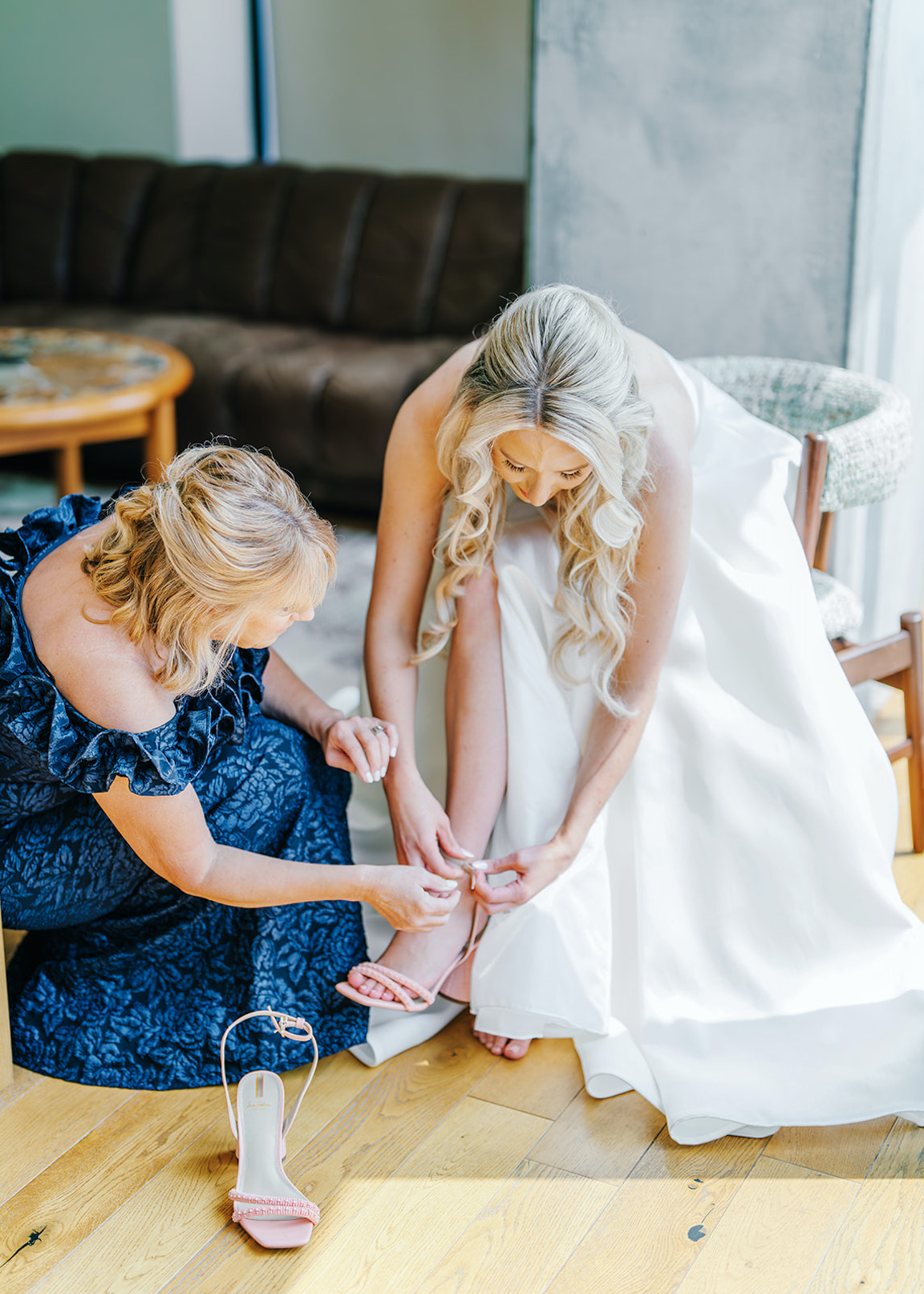 wedding at the austin proper details and bride getting ready