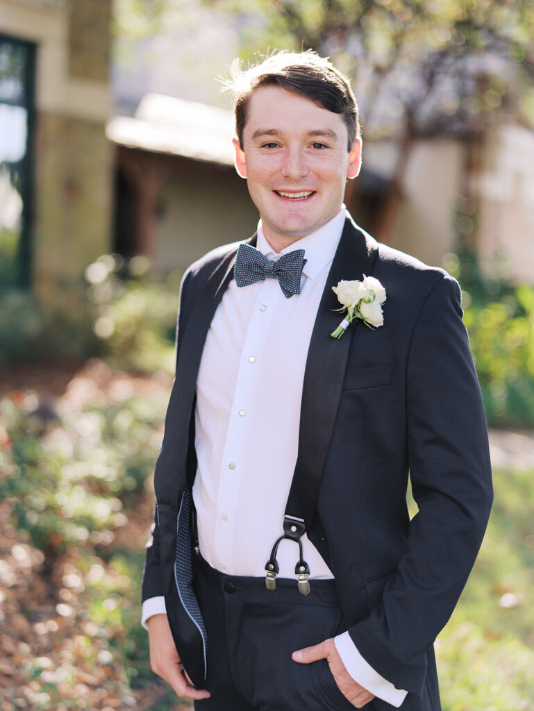 Romantic wedding portraits at country club in Tyler, Texas