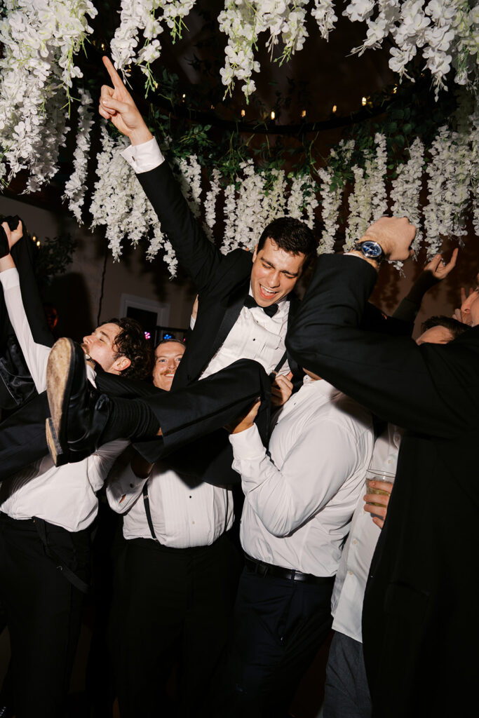 Austin wedding captured on 35mm film by @kapplephotography